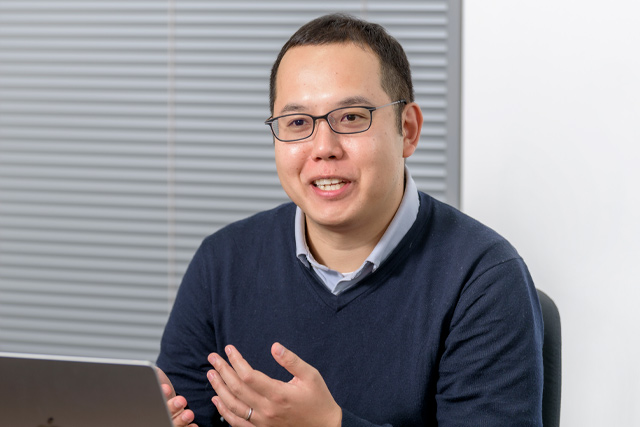 中村 覚 氏